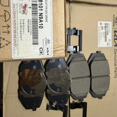 Alternative view of Má phanh trước KIA Sedona 2014-2021 chính hãng 58101A9A10